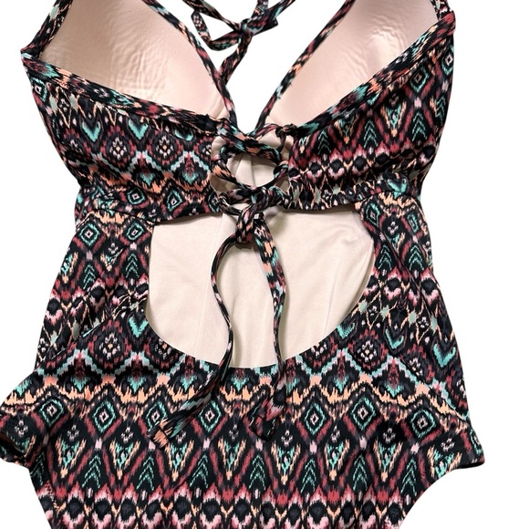 Shade & Shore 38D Aztec Print One Piece - Picture 4 of 6
